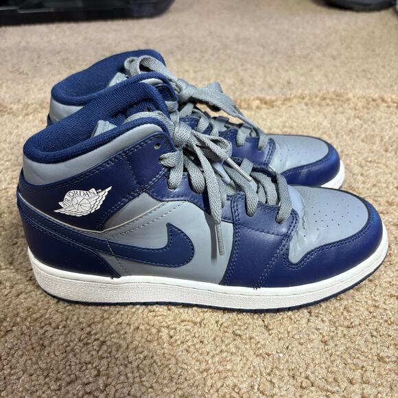 Nike Air Jordan 1 Mid 2012 Retro GEORGETOWN 554725-006 Yankees Size 5Y No Box main image 6
